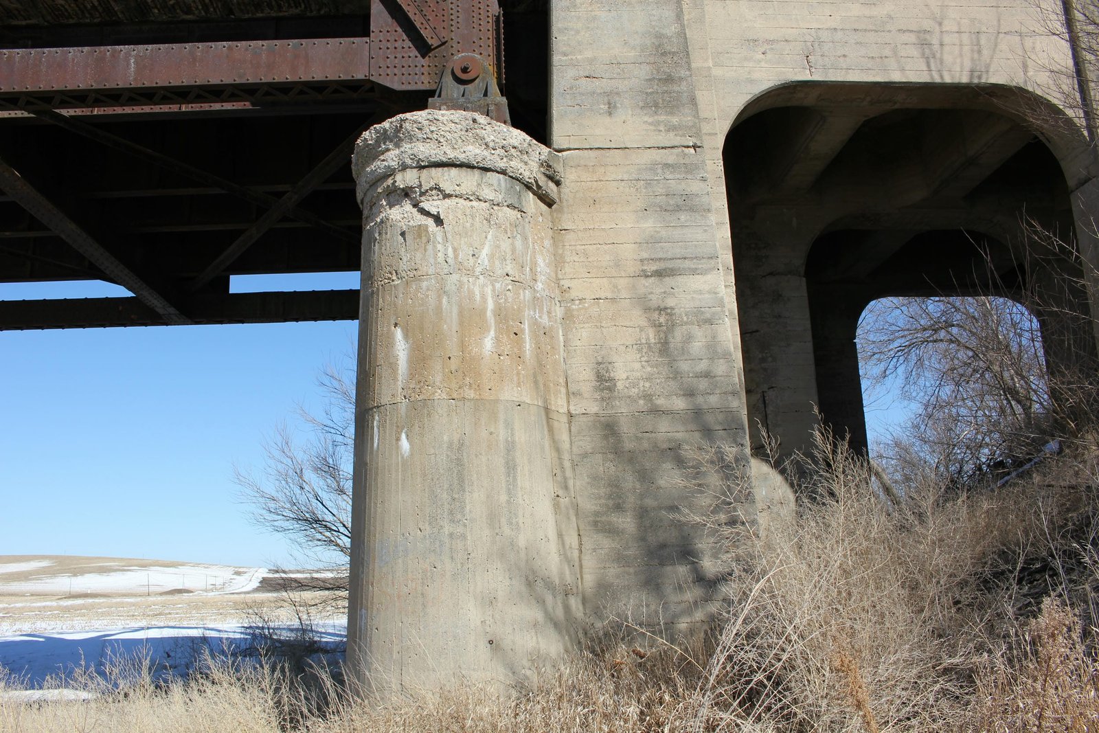 East approach pier